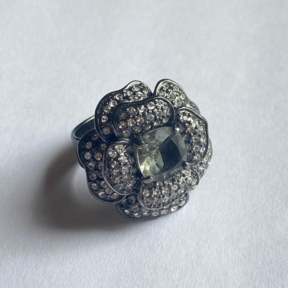 Stella and dot adjustable flower ring in gunmetal